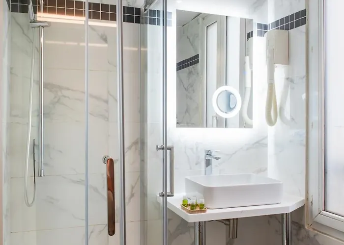 Cactus 3* Париж